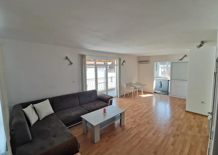 Emona 5 Floor 4 * 布尔加斯