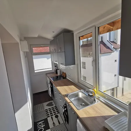 Emona 5 Floor 4 Apartmán